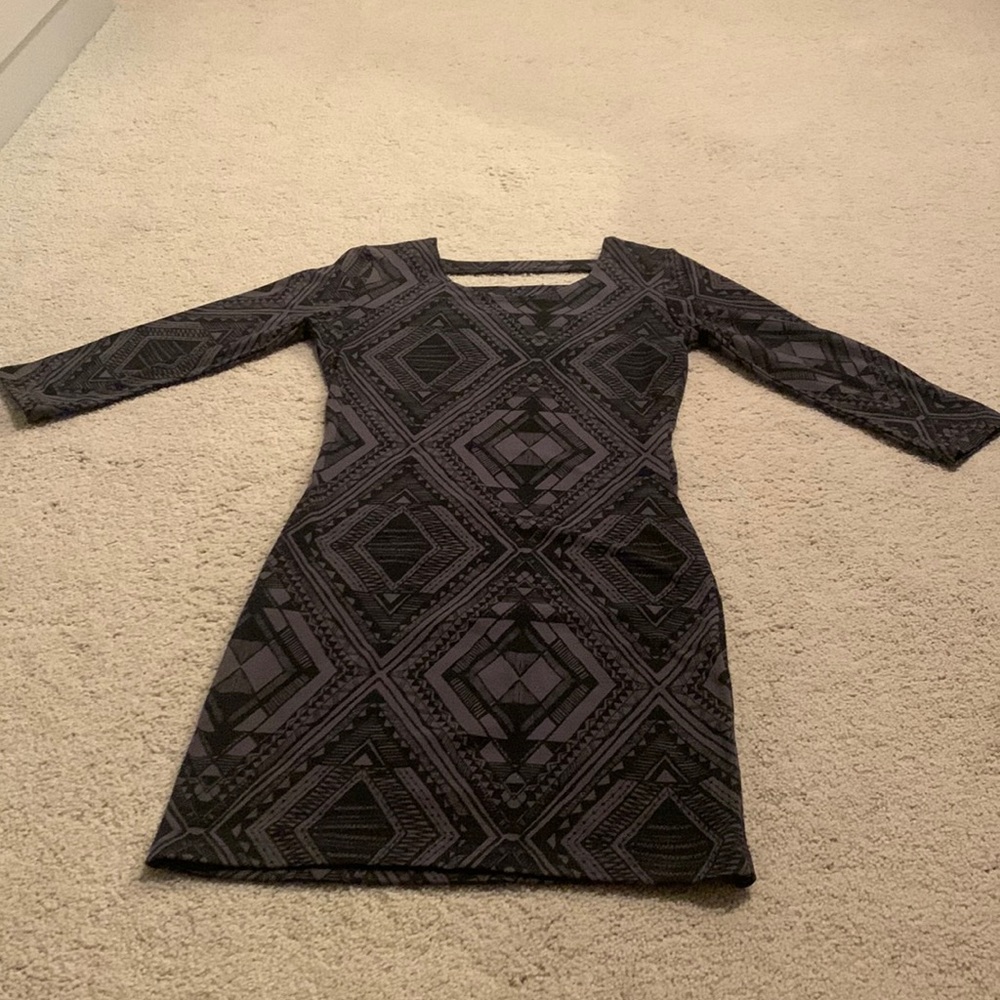 Billabong Knit Long Sleeve Dress in size medium. Mini length. Black/Grey color!